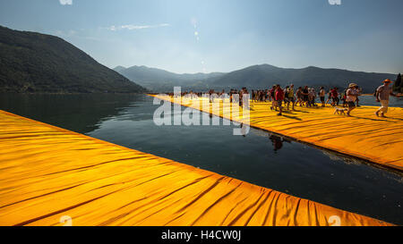 Lago Iseosee, Floating Pier Christus Stockfoto