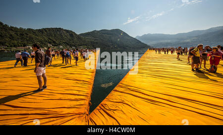 Lago Iseosee, Floating Pier Christus Stockfoto