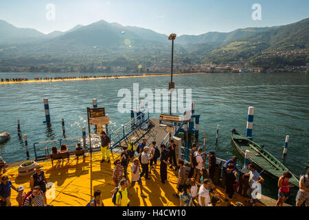 Lago Iseosee, Floating Pier Christus Stockfoto