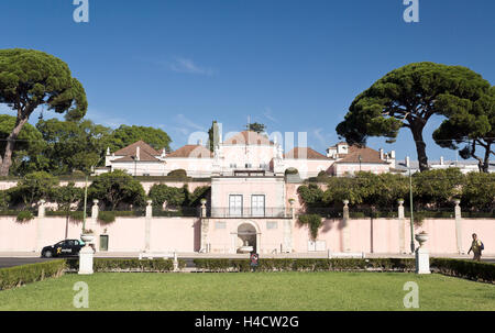 Sehen Sie den Palast von Belem, die offizielle Residenz des portugiesischen Präsidenten, in Lissabon, Portugal Stockfoto