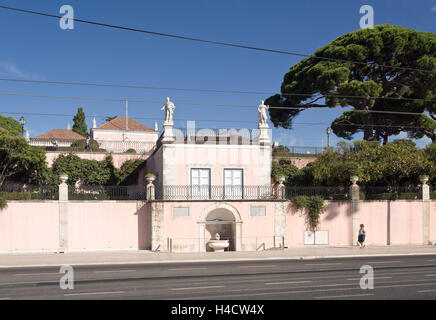 Sehen Sie den Palast von Belem, die offizielle Residenz des portugiesischen Präsidenten, in Lissabon, Portugal Stockfoto