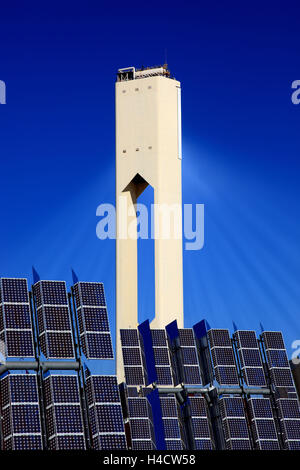 Spanien, Andalusien, Sanlucar la Mayor, Solarturm Kraftwerk, Solarwaermekraftwerk, 11-MW-Solarkraftwerk PS10, in der Nähe von Sevilla Stockfoto