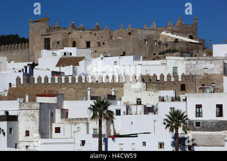 Spanien, Andalusien, Vejer De La Frontera, weißes Dorf in der Provinz Cadiz, Blick auf die Altstadt mit Festung Stockfoto