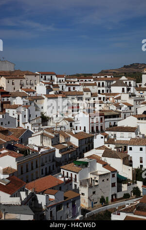 Spanien, Andalusien, weiße Dorf in der Sierra de Grazalema, Setenil de las Bodegas von einer kleinen Gemeinde zwischen Ronda und Olvera ist, in der Provinz Cadiz, Blick auf die Altstadt Stockfoto