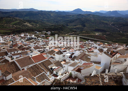 Spanien, Andalusien, Pfarrei Olvera in der Provinz Cadiz, gelegen in der Ruta de aus Pueblos Blancos, Straße der weißen Dörfer, Blick über den Ort Stockfoto