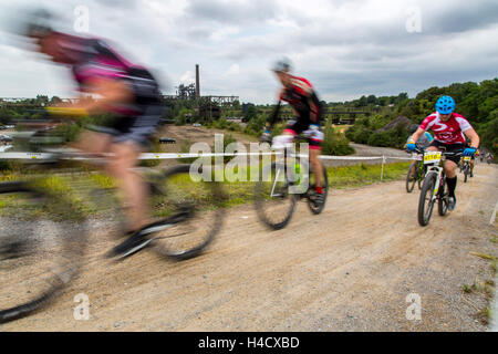 24 Stunden Mountainbike-Rennen, durch den Landschaftspark Duisburg, Landschaftspark, eine ehemalige Stahlwerke, Industriekultur, Stockfoto