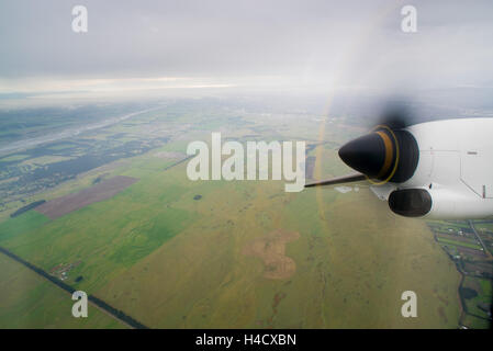 die Fensteransicht von einem Air New Zealand Link / Mount Cook Airline ATR72-600 abfliegen von Christchurch, Neuseeland Stockfoto