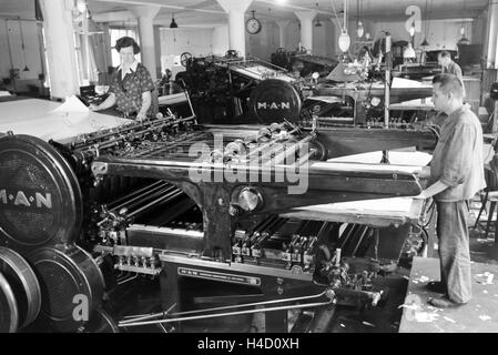 Druckmaschinen in Höhle Mann Büromaschinenhersteller, 1930er Jahre Deutsches Reich. Druckmaschinen, in die MAN-Werke, Deutschland der 1930er Jahre. Stockfoto