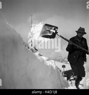 Skiausflug Nach Immenstadt Im Allgäu, Deutschland 1930er Jahre. Skiurlaub in Immenstadt im Allgäu Bereich, Deutschland der 1930er Jahre. Stockfoto