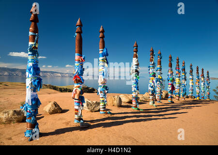 Ansicht des heiligen Ort mit Serge - Säulen auf der Insel Olchon, den Baikalsee in Sibirien, Russland Stockfoto