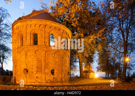 Barbarossaruine im Valkhof Park mit Dämmerung, Nijmegen, monetäre Land, die Niederlande-Europa Stockfoto