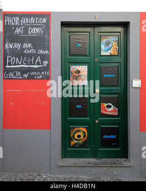 Insel Madeira, Funchal, gefärbt, lackiert Türen in der Altstadt, "Die Kunst öffnen Türen", Street Santa Maria Stockfoto