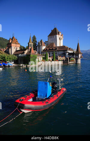 Das Schloss ist Oberhofen einer Sperre in der Pfarre Oberhofen in den Thunersee im Kanton Bern, Schweiz Stockfoto