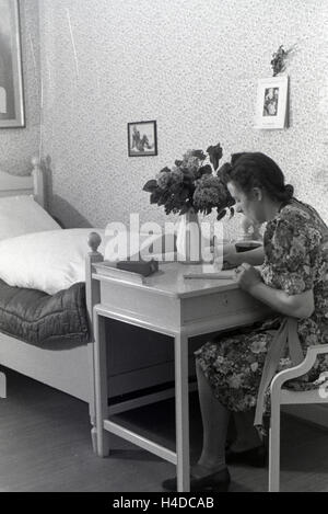 Mutterschutz des Musterbetriebs Wilhelm Plum in München Gladbach, Deutsches Reich 1941. Mitarbeiter der Modellpflanze Wilhelm Plum in München Gladbach Deutschland 1941. Stockfoto