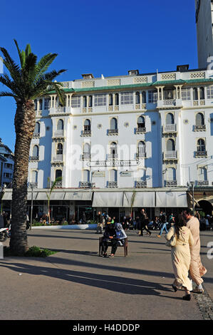 Die Fassade des Excelsior Hotel in Place des Nations Unies Stockfoto