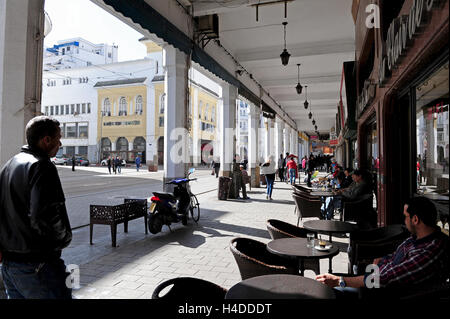 Französisches Cafés entlang Bd Mohammed V in Casablanca Stockfoto