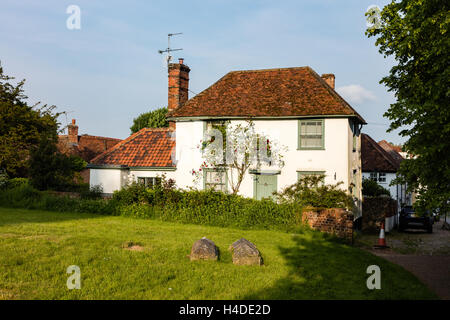 Hübsches Häuschen neben der Kirchhof, Thaxted, Essex, UK Stockfoto