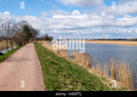 Zeigen Sie am Fluss Ryck bei Greifswald an Stockfoto