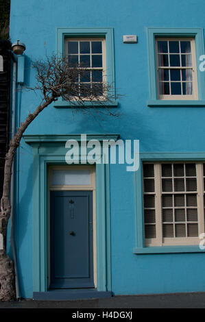 Blue House und windows Stockfoto