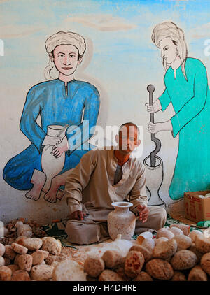 Arbeiter in einer Alabaster Fabrik, Afrika, Ägypten, Luxor, Luxor west Stockfoto