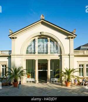 Deutschland, Baden-Würtemberg, Baden Weiler, Mark gräfliche Bad Cassiopeia Therme, über die Eingabe Giebel mit Akroterien und Thermenfenster mit Herm Pilaster, Stockfoto