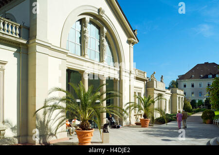 Deutschland, Baden-Würtemberg, Baden Weiler, Mark gräfliche Bad Cassiopeia Therme, über die Eingabe Giebel mit Akroterien und Thermenfenster mit Herm Pilaster, Stockfoto