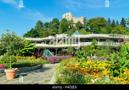 Deutschland, Baden-Würtemberg, Baden Weiler, die Gesundheit Resort Haus mit Garten Gesundheit Resorts liegt unterhalb der Burg Baden Weiler, hier ist eingerichtet mit der "Tschechow Salon" der ein Literaturmuseum für den russischen Autor Tschechow, Stockfoto