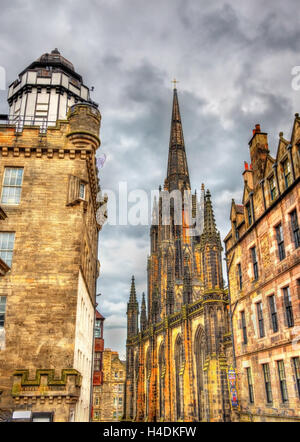 Blick auf die Nabe und die Camera Obscura in Edinburgh Stockfoto