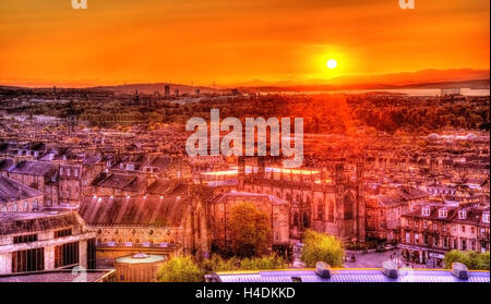 Sonnenuntergang über Edinburgh vom Calton Hill - Schottland gesehen Stockfoto