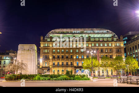 Kenotaph War Memorial und die GPO-Gebäude auf dem George Square in Glasgow Stockfoto