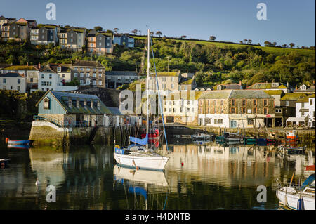 Am frühen Morgen in Mevagissey Hafen UK Stockfoto