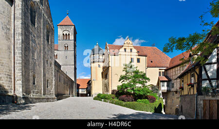 Deutschland, Sachsen-Anhalt, Quedlinburg, auf dem Quedlinburger Schlossberg, auf der linken Seite, die Stiftskirche Kirche St. Servatius auf der rechten Seite der Burg, UNESCO-Welterbe Stockfoto