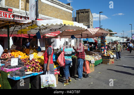 Ridley Straße Markt in Dalston, Hackney, London, England, UK Stockfoto