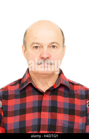 Ältere Alter Mann mit Schnurrbart, glatzköpfiger Mann im karierten Hemd Stockfoto