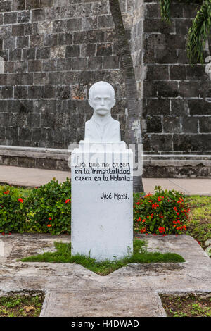 Statue José Marti, kubanischer Dichter und Autor, Festung, Parque Cespedes, historische Altstadt Havanna, Habana Vieja, Kuba, die großen Antillen, Karibik, Mittelamerika, Amerika Stockfoto