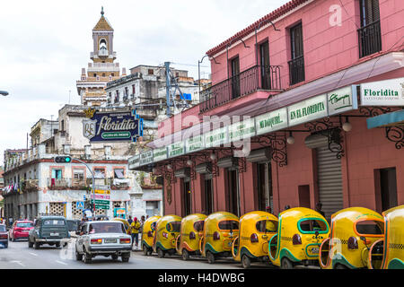 Kokus-Taxis, La Floridita Lieblings bar Ernest Hemingway, Daiquiri cocktail, historische Altstadt Havanna, Habana Vieja, Kuba, die großen Antillen, Karibik, Mittelamerika, Amerika Stockfoto