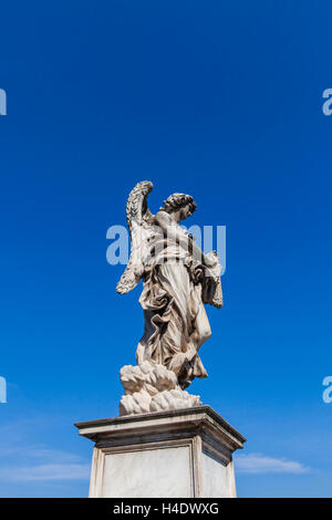 Barocke Engel Skulptur von Paolo Naldin in Rom, Italien Stockfoto