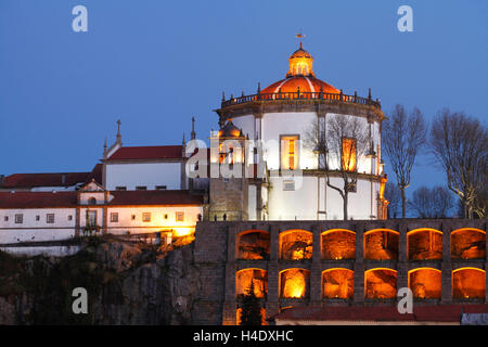 Kloster Mosteiro da Serra Do Pilar, Vila Nova De Gaia, mit Einbruch der Dunkelheit, Porto, Distrikt Porto, Portugal, Europa Stockfoto