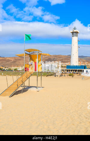 Leuchtturm und Rettungsschwimmer Stand am Strand Morro Jable Jandia Peninsula, Fuerteventura, Kanarische Inseln, Spanien Stockfoto