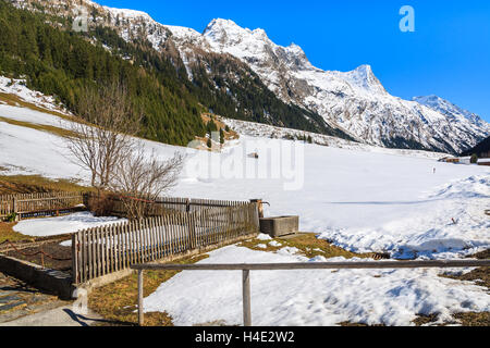 Pitztal-Tal mit Schnee bedeckt, Alpen, Österreich Stockfoto