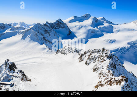 Berge, bedeckt mit Schnee im Skigebiet Pitztal, Österreichische Alpen Stockfoto