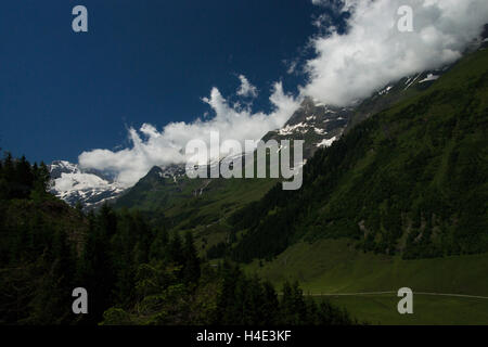 Die Großglockner Hochalpenstraße ist der höchste Berg befestigte Passstraße in Österreich. Es verbindet Bruck im Bundesstaat Salz Stockfoto