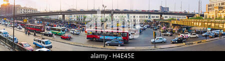 Der Verkehr auf der Ramses-Platz in Kairo, Ägypten Stockfoto