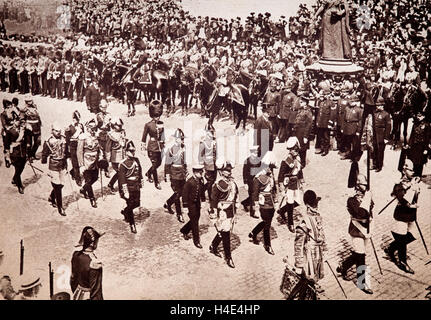 Neun Könige... Die bald um zu sein König George V, der Kaiser und Könige von Griechenland, Dänemark, Norwegen, Spanien, Portugal, Belgien und Bulgarien folgen den Sarg von König Edward VII, 20. Mai 1910. Stockfoto