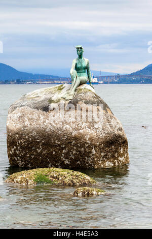 Mädchen im Neoprenanzug Statue im Stanley Park, Vancouver. Die Statue stellt Vancouvers Abhängigkeit auf dem Meer. Stockfoto