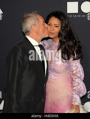 Wolfgang Puck und Gelila Assefa kommt bei der MOCA-2016-Gala bei The Geffen Contemporary at MOCA im 14. Mai 2016 in Los Angeles, Kalifornien. Stockfoto