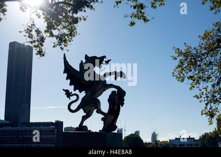 City of London Grenze Drachen-Statue, Victoria Embankment, London, UK Stockfoto