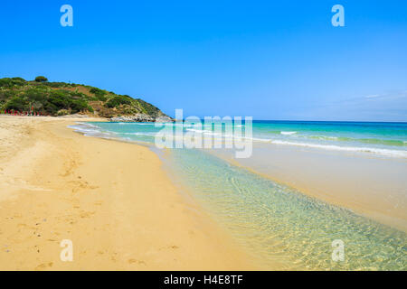 Schöne goldene Cala Sinzias Sandstrand, Insel Sardinien, Italien Stockfoto