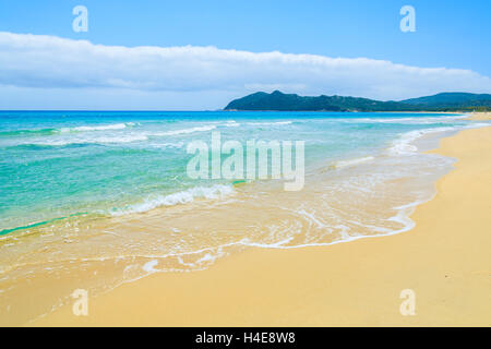 Cala Sizias sandigen Strand und das türkisblaue Meer anzeigen, Insel Sardinien, Italien Stockfoto