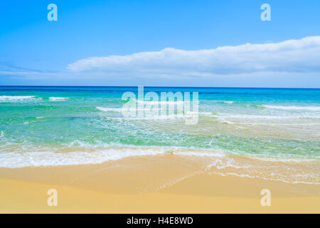 Schönen Sandstrand Cala Sinzias Strand und Türkis Meer, Insel Sardinien, Italien Stockfoto